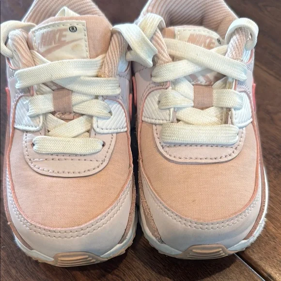 Nike Kids Pink Airmax Sneakers GUC 6c - Picture 2 of 8